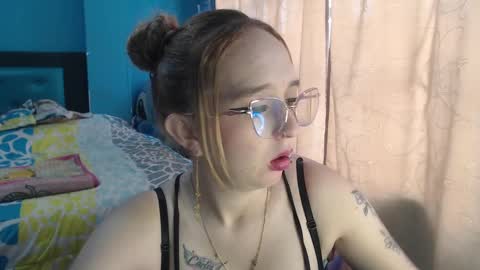 Snapshot of liaroberts1 chatting on 02-04-25, 12:00 Lia Roberts online show from 02-04-25, 12:00