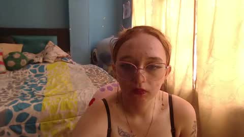 Snapshot of liaroberts1 chatting on 02-05-25, 06:15 Lia Roberts online show from 02-05-25, 06:15