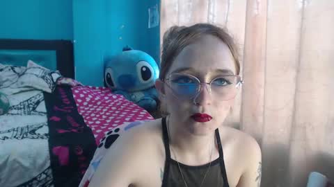 Snapshot of liaroberts1 chatting on 02-11-25, 12:16 Lia Roberts online show from 02-11-25, 12:16