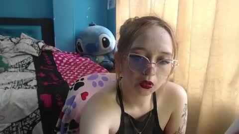 Snapshot of liaroberts1 chatting on 02-11-25, 03:18 Lia Roberts online show from 02-11-25, 03:18