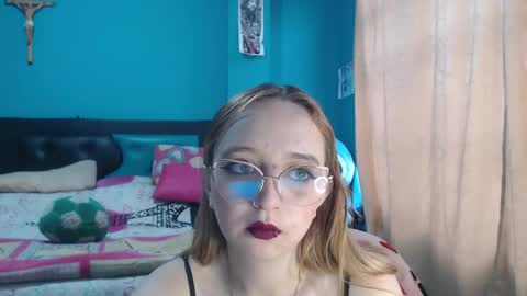 Snapshot of liaroberts1 chatting on 02-15-25, 12:01 Lia Roberts online show from 02-15-25, 12:01