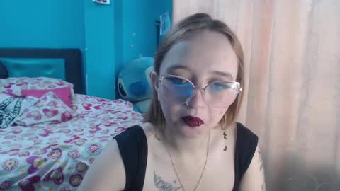 Snapshot of liaroberts1 chatting on 02-22-25, 12:08 Lia Roberts online show from 02-22-25, 12:08