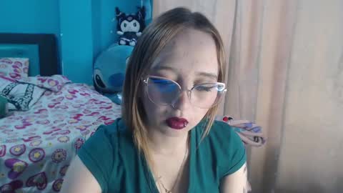Snapshot of liaroberts1 chatting on 03-04-25, 11:51 Lia Roberts online show from 03-04-25, 11:51
