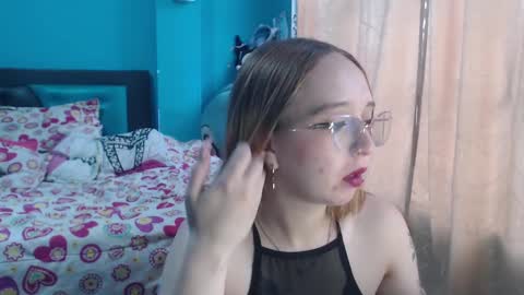 Snapshot of liaroberts1 chatting on 03-07-25, 11:51 Lia Roberts online show from 03-07-25, 11:51