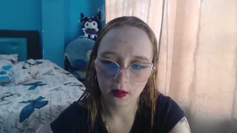 Snapshot of liaroberts1 chatting on 03-10-25, 12:04 Lia Roberts online show from 03-10-25, 12:04