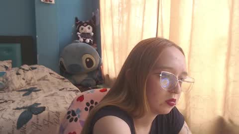 Snapshot of liaroberts1 chatting on 03-10-25, 06:23 Lia Roberts online show from 03-10-25, 06:23