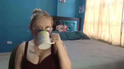 Snapshot of liaroberts1 chatting on 09-13-25, 12:16 Lia Roberts online show from 09-13-25, 12:16
