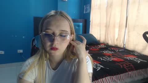 Snapshot of liaroberts1 chatting on 10-06-25, 12:02 Lia Roberts online show from 10-06-25, 12:02