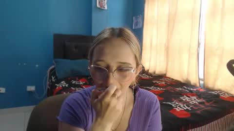 Snapshot of liaroberts1 chatting on 10-10-25, 12:04 Lia Roberts online show from 10-10-25, 12:04