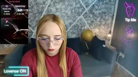 Lia Roberts online show from 08-06-26, 01:46