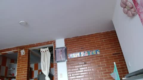 Snapshot of liarouse04 chatting on 04-26-26, 01:31 Liarouse04 online show from 04-26-26, 01:31