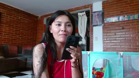 Snapshot of liarouse04 chatting on 04-29-26, 01:37 Liarouse04 online show from 04-29-26, 01:37