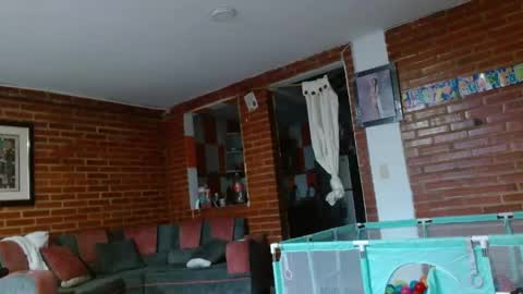 Snapshot of liarouse04 chatting on 05-05-26, 10:56 Liarouse04 online show from 05-05-26, 10:56
