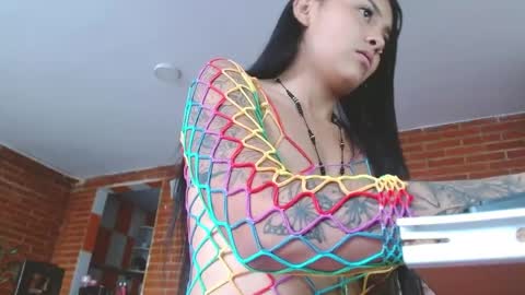 Snapshot of liarouse04 chatting on 05-07-26, 01:27 Liarouse04 online show from 05-07-26, 01:27