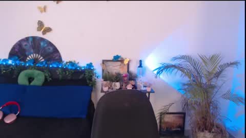 Snapshot of liascarlett chatting on 05-16-26, 11:42 LiaScarlett online show from 05-16-26, 11:42