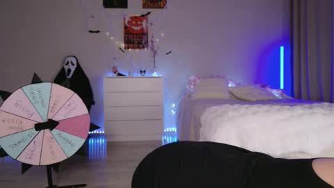 Lia online show from 10-23-25, 08:29