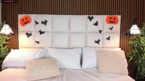  LIA TINK  online show from 10-31-25, 05:25