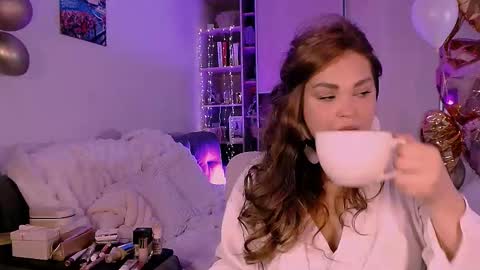 libra_mia online show from 10-21-25, 04:46