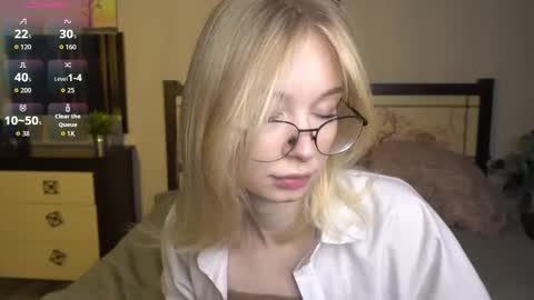 Snapshot of lidiaklemencic chatting on 11-15-25, 08:05 Ann online show from 11-15-25, 08:05