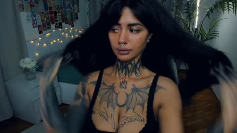 Snapshot of light_my_f1re chatting on 11-09-25, 06:23 Melissa online show from 11-09-25, 06:23