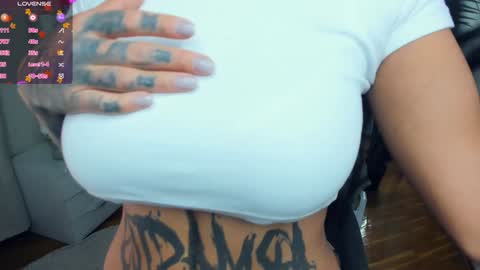 Snapshot of light_my_f1re chatting on 11-22-25, 06:12 Melissa online show from 11-22-25, 06:12