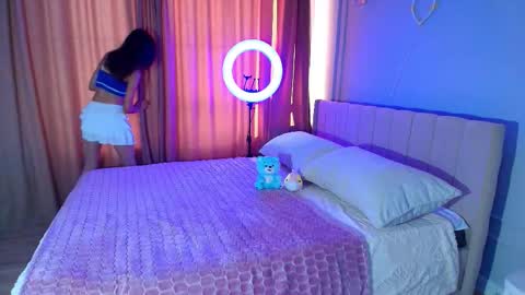 Lihn Pham online show from 11-23-25, 03:28