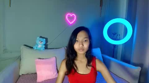 Lihn Pham online show from 11-28-25, 03:42