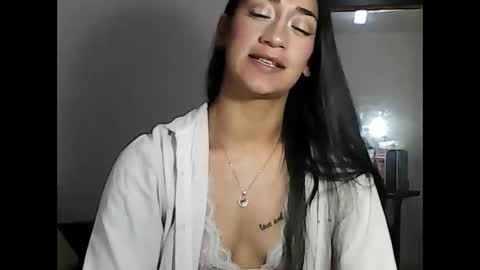 Snapshot of liia__strong chatting on 10-26-25, 07:09 LIIA online show from 10-26-25, 07:09