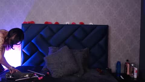 lia  online show from 04-23-26, 07:05