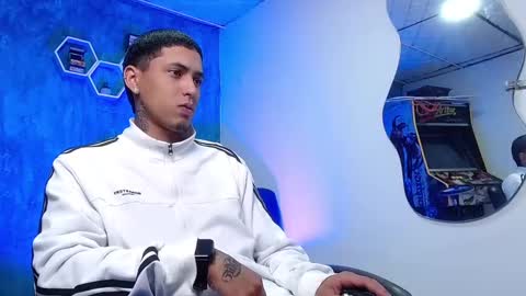 Snapshot of liiaam_lee_ chatting on 12-05-24, 12:33 Daniel online show from 12-05-24, 12:33