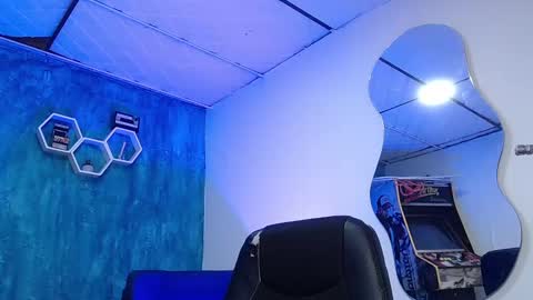 Snapshot of liiaam_lee_ chatting on 12-09-24, 03:54 Daniel online show from 12-09-24, 03:54