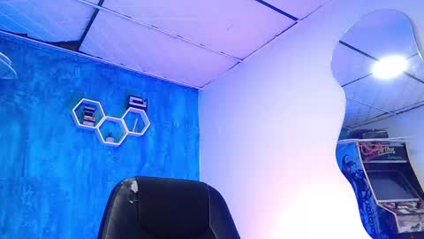 Snapshot of liiaam_lee_ chatting on 12-10-24, 04:17 Daniel online show from 12-10-24, 04:17