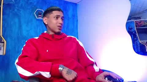 Snapshot of liiaam_lee_ chatting on 12-14-24, 01:27 Daniel online show from 12-14-24, 01:27