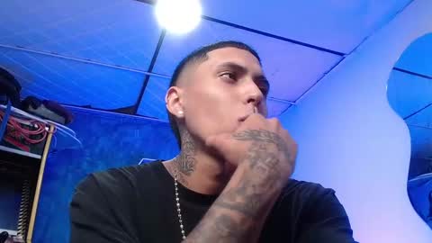 Snapshot of liiaam_lee_ chatting on 12-17-24, 04:00 Daniel online show from 12-17-24, 04:00