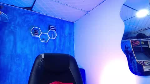 Snapshot of liiaam_lee_ chatting on 12-24-24, 03:58 Daniel online show from 12-24-24, 03:58