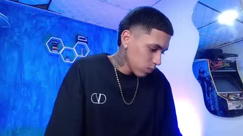 Snapshot of liiaam_lee_ chatting on 01-04-25, 04:11 Daniel online show from 01-04-25, 04:11