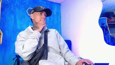 Snapshot of liiaam_lee_ chatting on 01-07-25, 01:03 Daniel online show from 01-07-25, 01:03