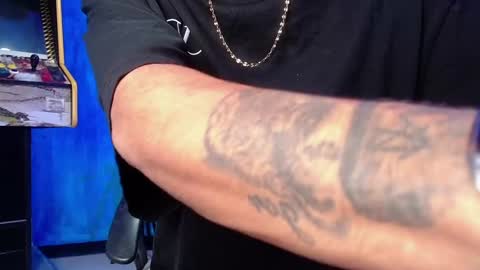 Snapshot of liiaam_lee_ chatting on 01-07-25, 04:05 Daniel online show from 01-07-25, 04:05