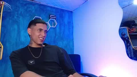 Snapshot of liiaam_lee_ chatting on 01-17-25, 04:04 Daniel online show from 01-17-25, 04:04