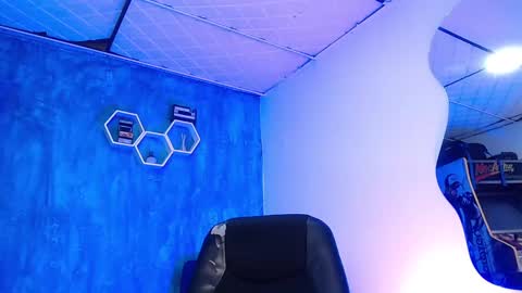 Snapshot of liiaam_lee_ chatting on 02-13-25, 04:39 Daniel online show from 02-13-25, 04:39