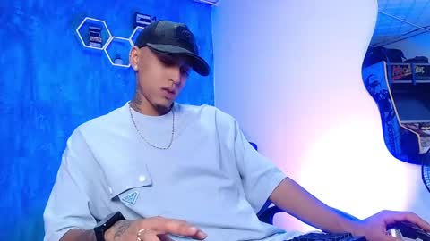 Snapshot of liiaam_lee_ chatting on 02-18-25, 01:00 Daniel online show from 02-18-25, 01:00