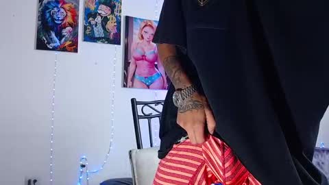 Snapshot of liiaam_lee_ chatting on 09-11-25, 01:44 Daniel online show from 09-11-25, 01:44