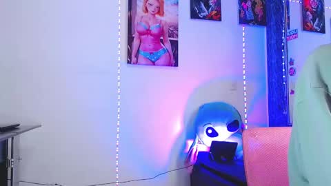 Snapshot of liiaam_lee_ chatting on 11-12-25, 05:35 Daniel online show from 11-12-25, 05:35