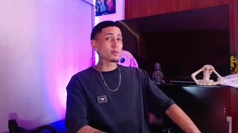 Snapshot of liiaam_lee_ chatting on 12-04-25, 06:27 Daniel online show from 12-04-25, 06:27