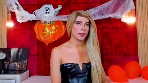 liiacollins online show from 10-21-25, 08:20