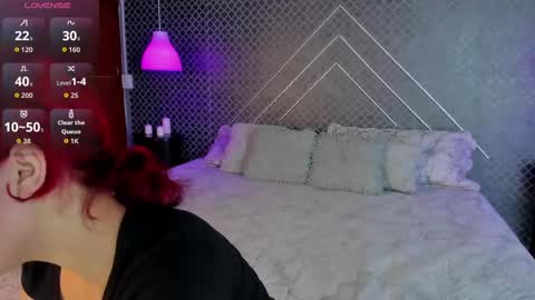 Snapshot of liilith_bloom chatting on 09-15-25, 08:20 Lilith online show from 09-15-25, 08:20