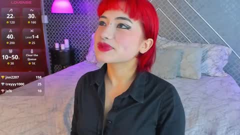 Snapshot of liilith_bloom chatting on 09-17-25, 08:43 Lilith online show from 09-17-25, 08:43