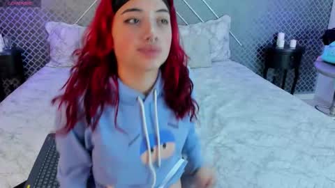 Snapshot of liilith_bloom chatting on 09-27-25, 07:52 Lilith online show from 09-27-25, 07:52