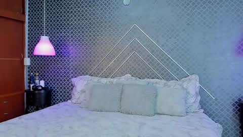 Snapshot of liilith_bloom chatting on 10-05-25, 08:07 Lilith online show from 10-05-25, 08:07