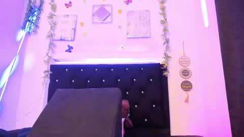 liilly_taylor1 online show from 10-05-25, 04:05